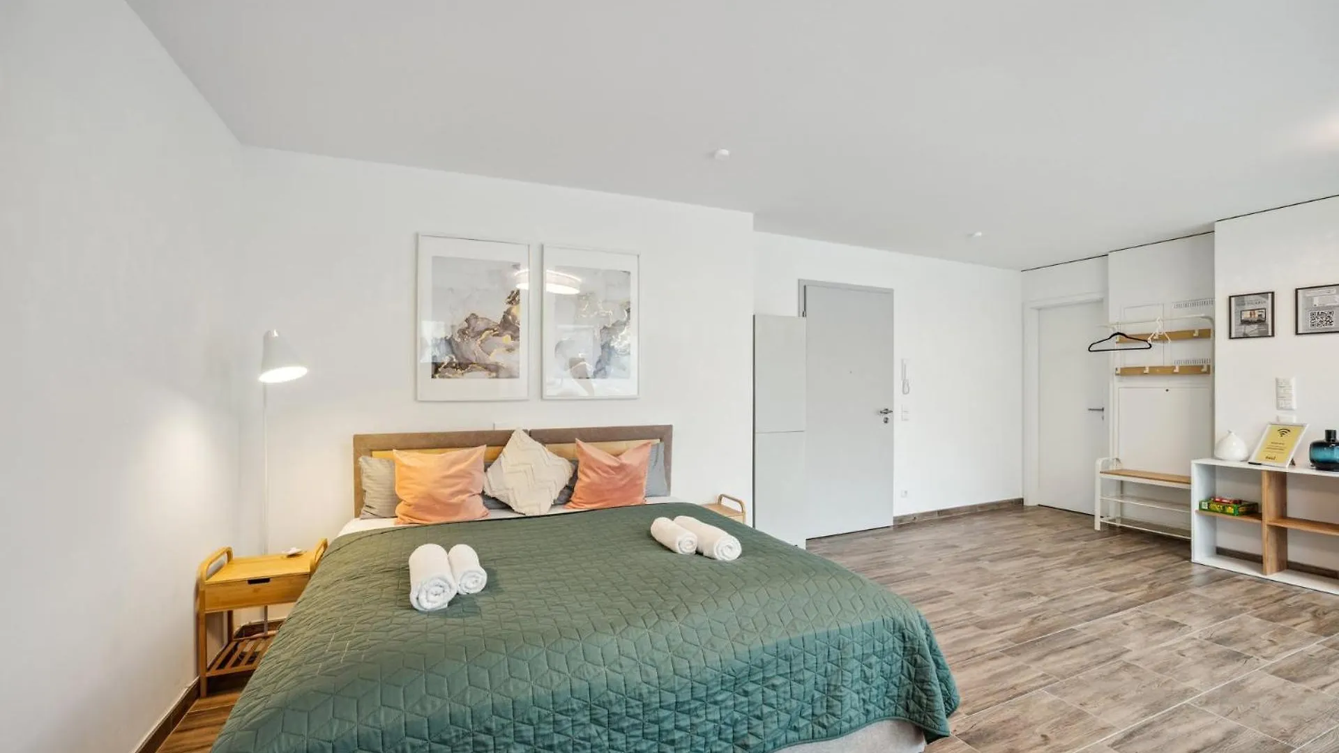 Apartment Sali Homes Elegant And Stylish Retreat In Heart Of Bayreuth, Close To River Germany